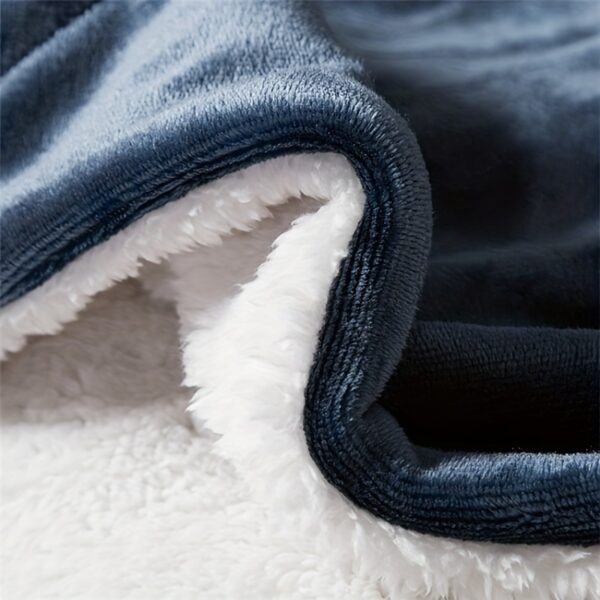 1pc Navy Fleece Throw Blanket for Couch And Sofa, Soft And Fuzzy Blankets for All Seasons, Thick And Warm Fluffy Fleece Throw Blankets